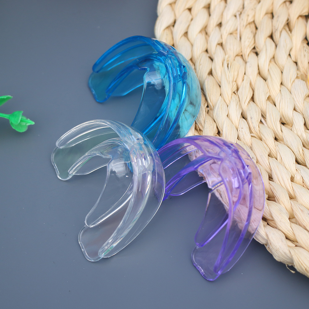 Teeth Whitening Mouth Guard - 歯科矯正ブレース、シリコーン器具、調整器、感電ガード、歯リテーナー、歯科用ガード、1個